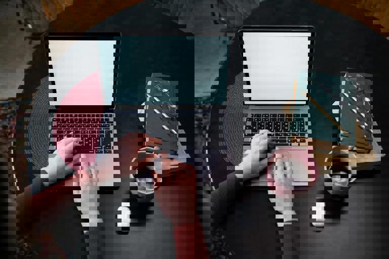 Pop-Up Poetry Corners Appear in Unexpected Cafés and Alleyways